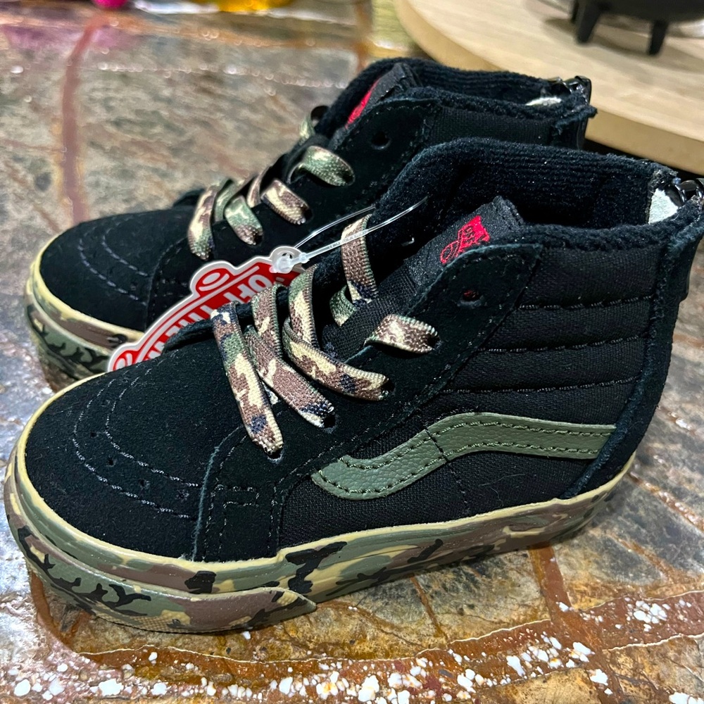 High top Vans. Size 5. Never worn.